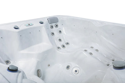 BuenoSpa New York Hot Tub